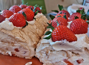 Меренговый рулет для Муми-мамы